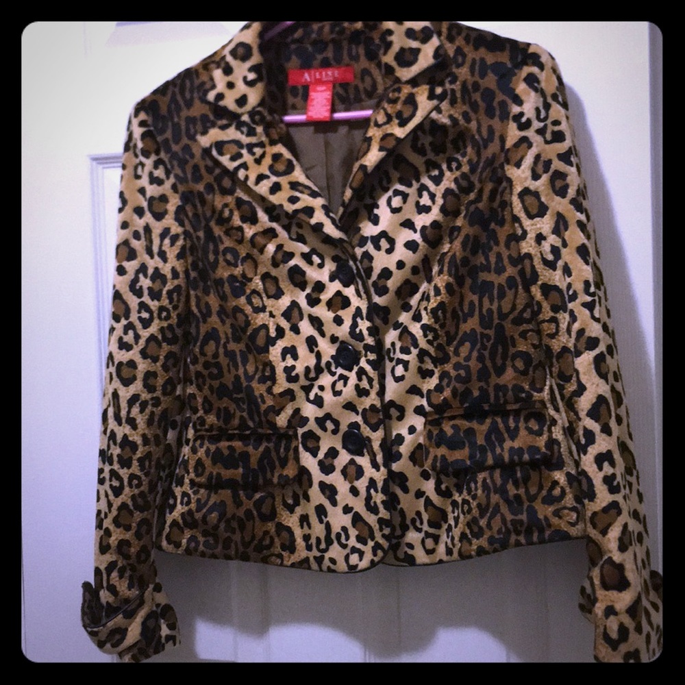 A line Petite,  Bough this  Blazer at Nordstrom🐆